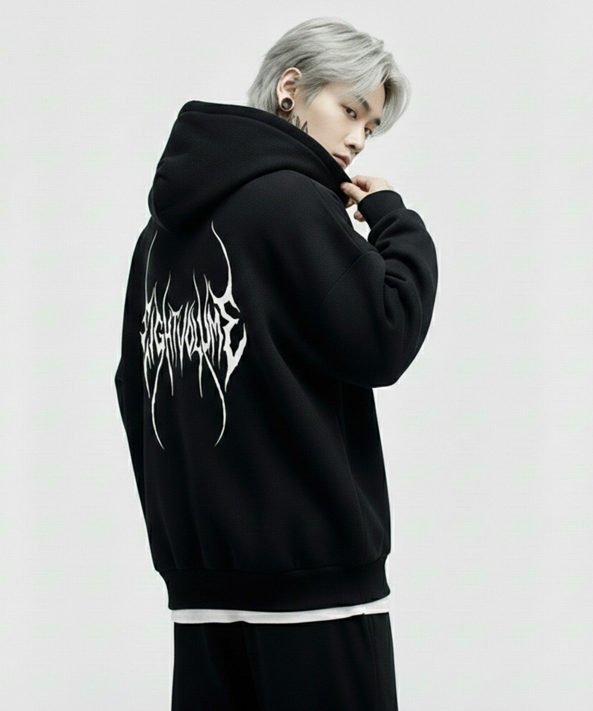 에잇볼륨(EIGHTVOLUME) EV 메탈 로고 3단 쭈리 오버핏 후드집업 (블랙)