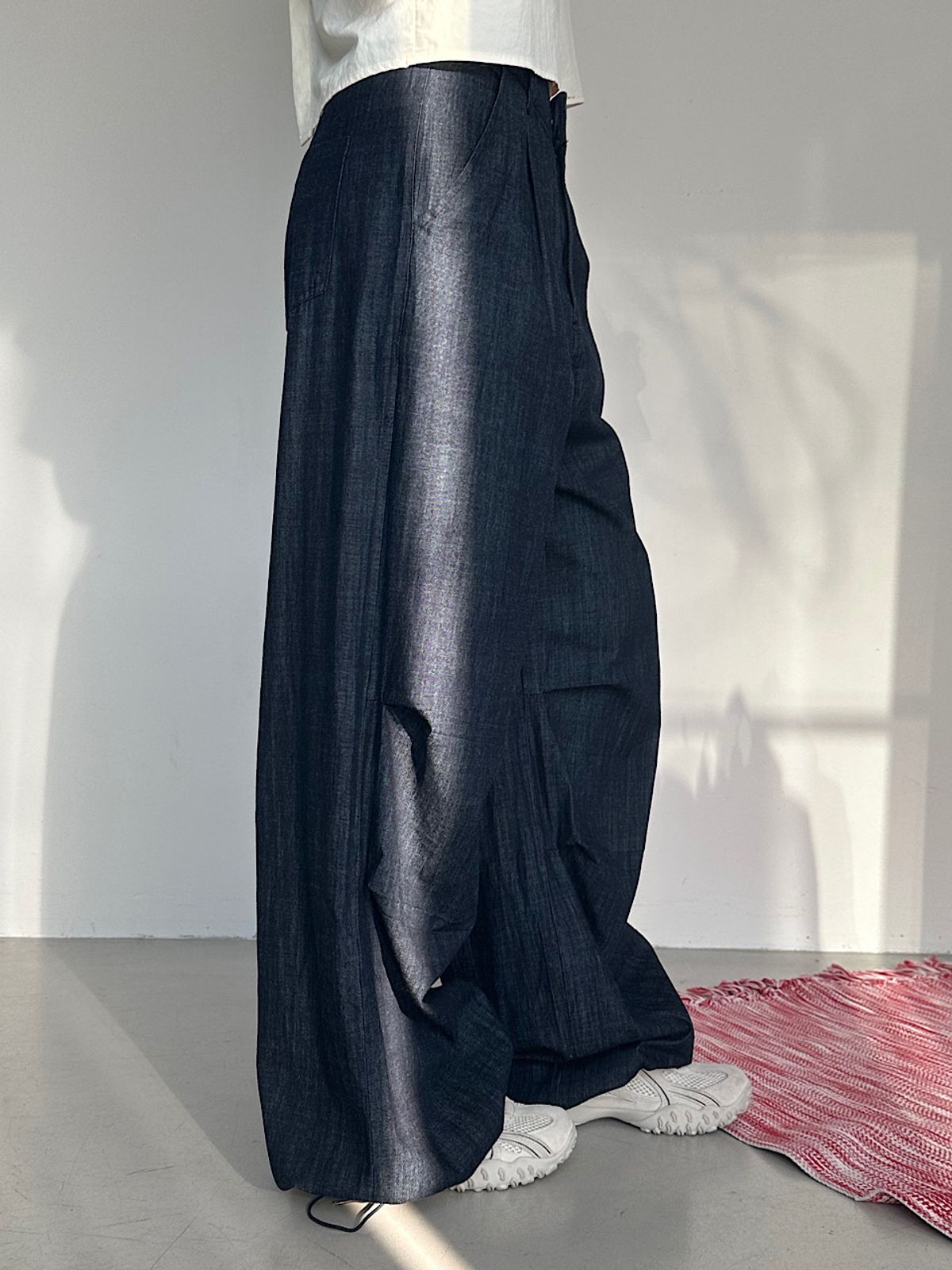 아포엠(APOEM) Tucked Denim Pants