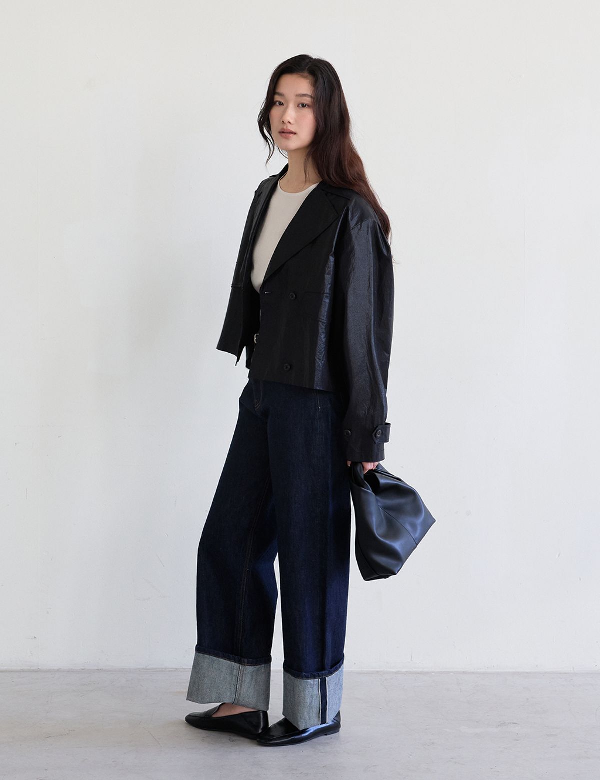 더엘로(THEELO) Coated Double Crop Jacket (Black)
