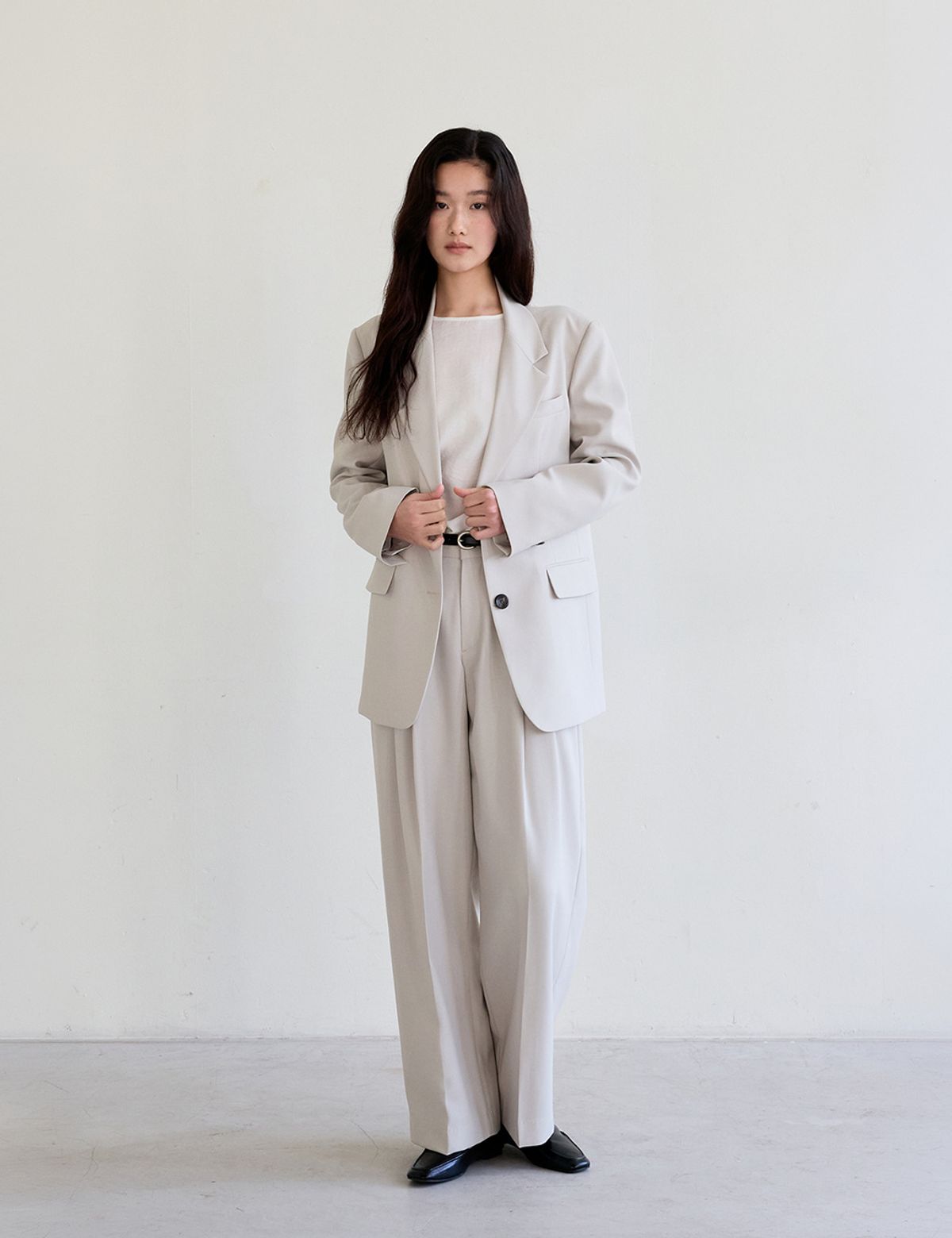 더엘로(THEELO) 클래식 투 버튼 자켓  (Beige)