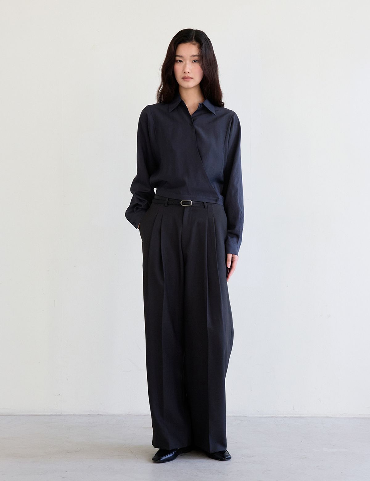 더엘로(THEELO) 클래식 핀턱 슬랙스 (Black)