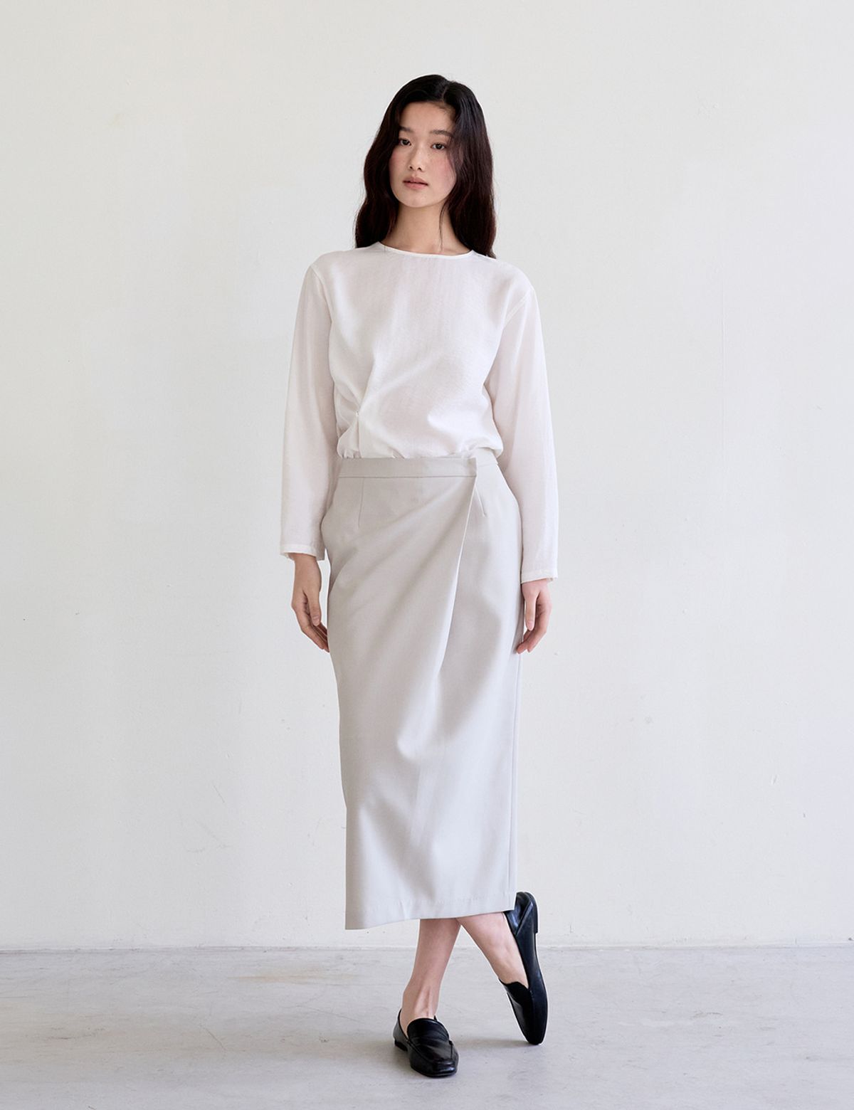 더엘로(THEELO) 시크 랩 스커트 (Beige)