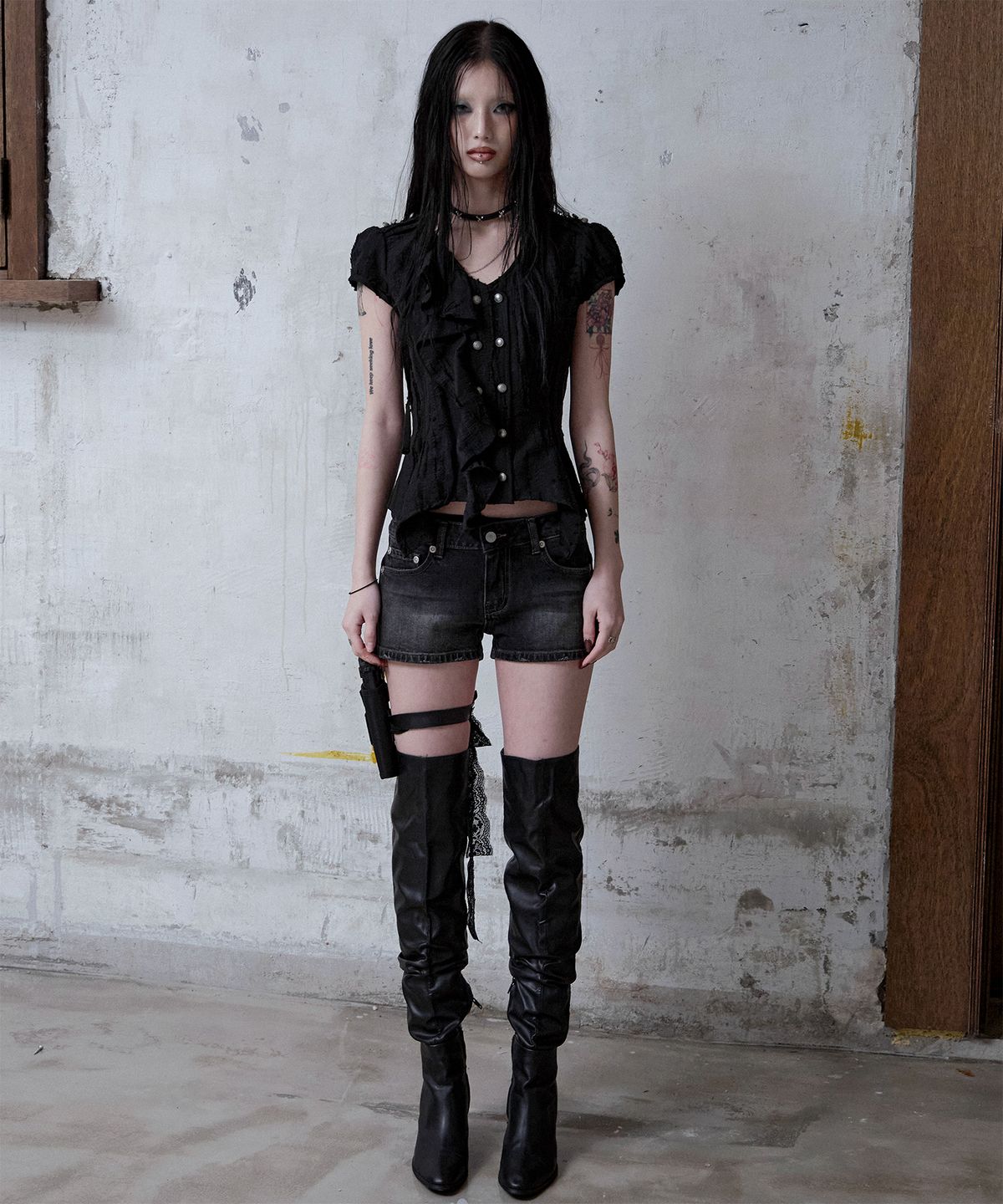 낫노잉(NOTKNOWING) Mili Grunge Blouse (BLACK)