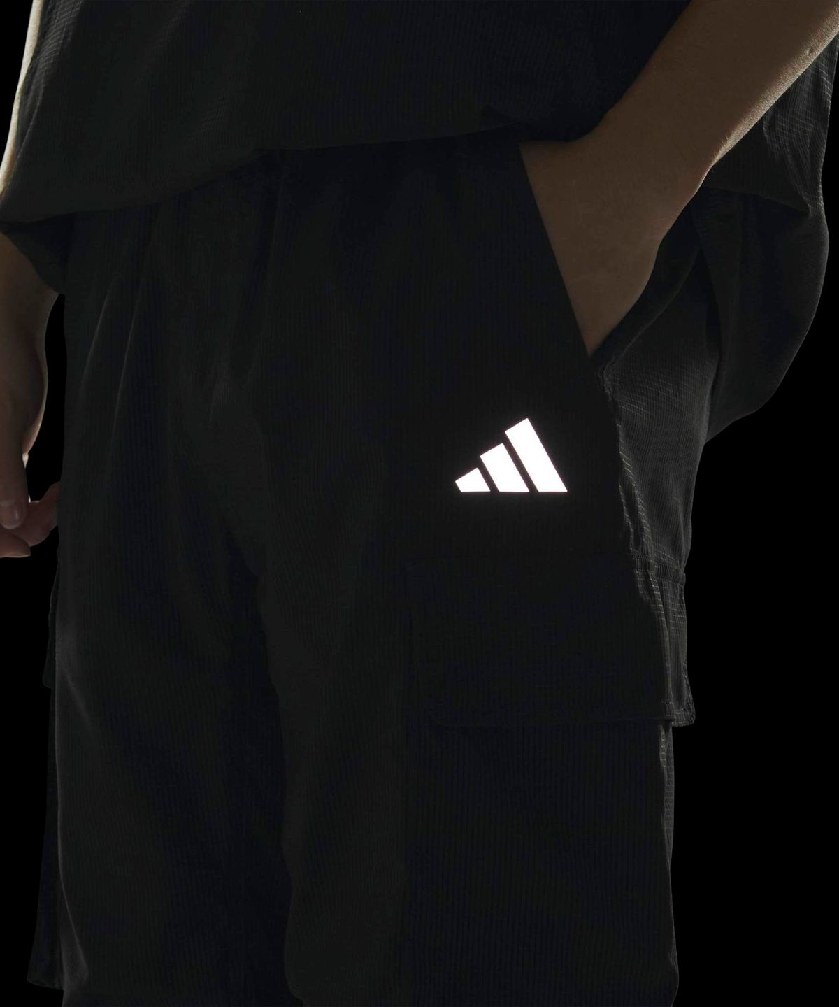 아디다스(ADIDAS) 시티테크 루즈 핏 우븐 카고 팬츠 - 블랙 / KS1179