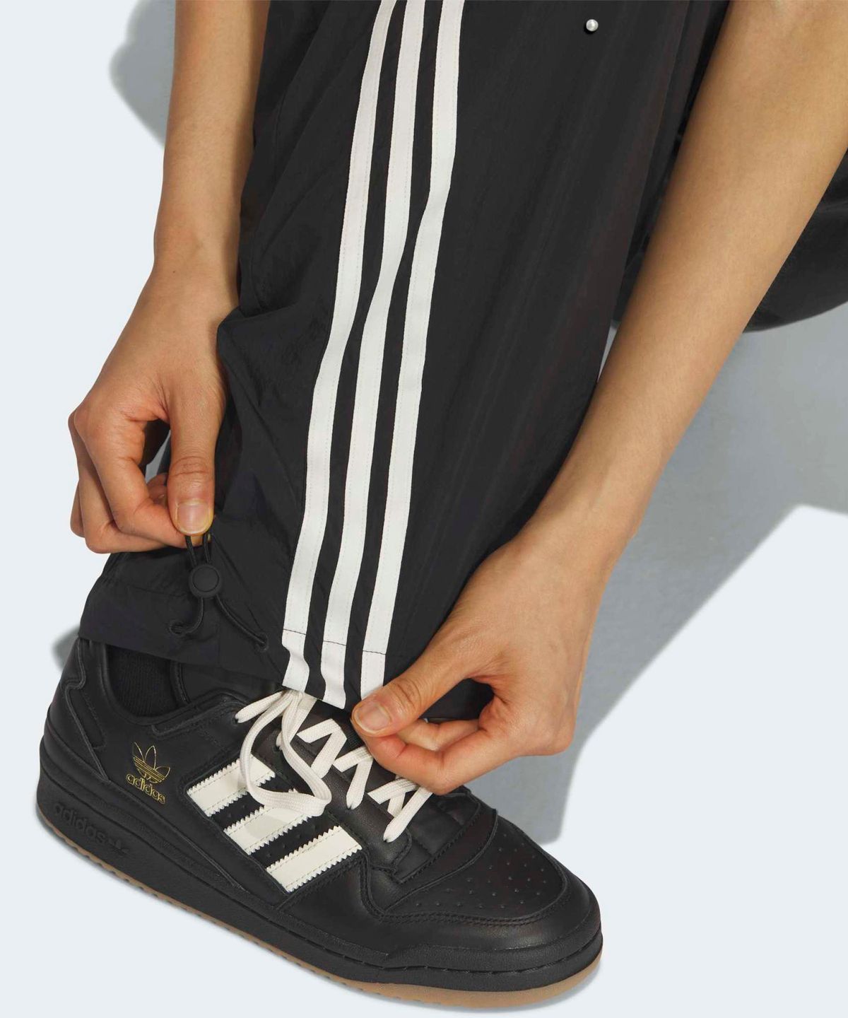 아디다스(ADIDAS) 파라슈트 팬츠 - 블랙 / KS2865