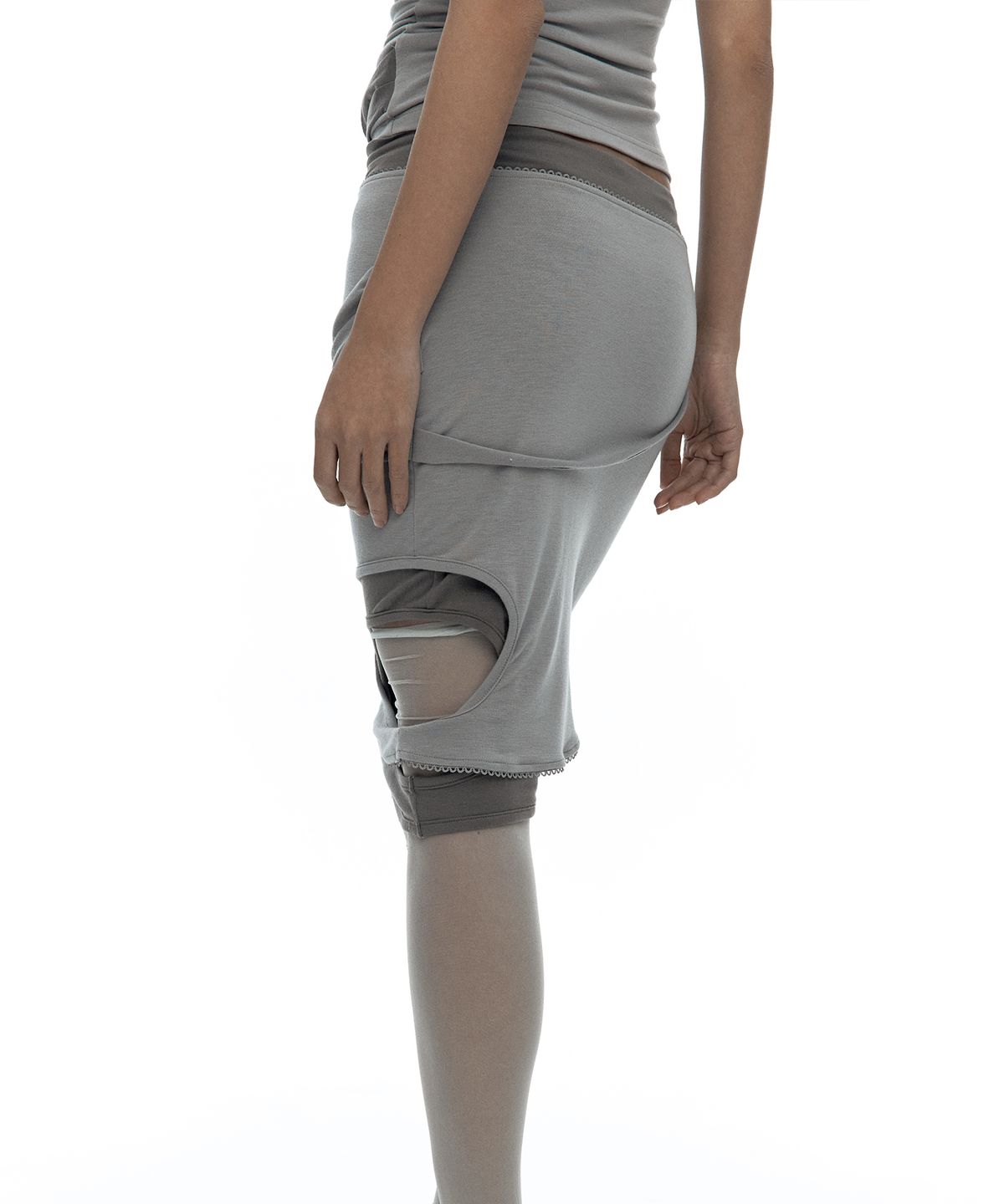 카시코(KASHIKO) Peek-a-boo Strap Skirt Warm Gray
