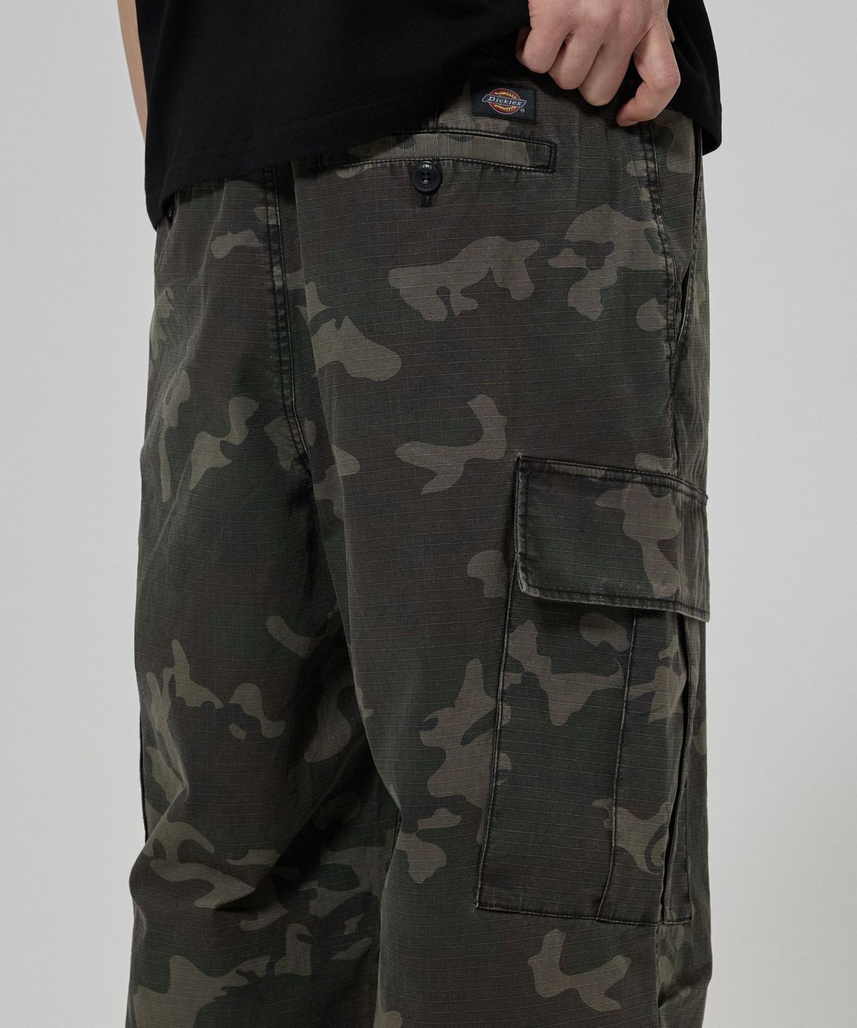 디키즈(DICKIES) 워시드 루즈핏 트윌 카고 팬츠 Dyed Camo