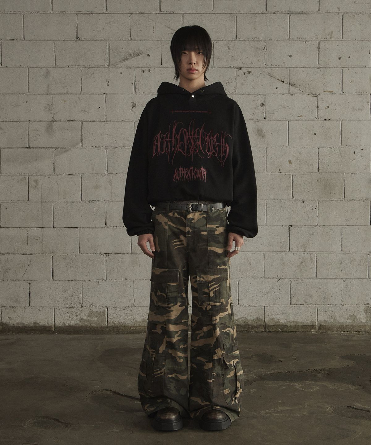 르렌느(LERENNE) Devil Over Boxy Hoodie - Black