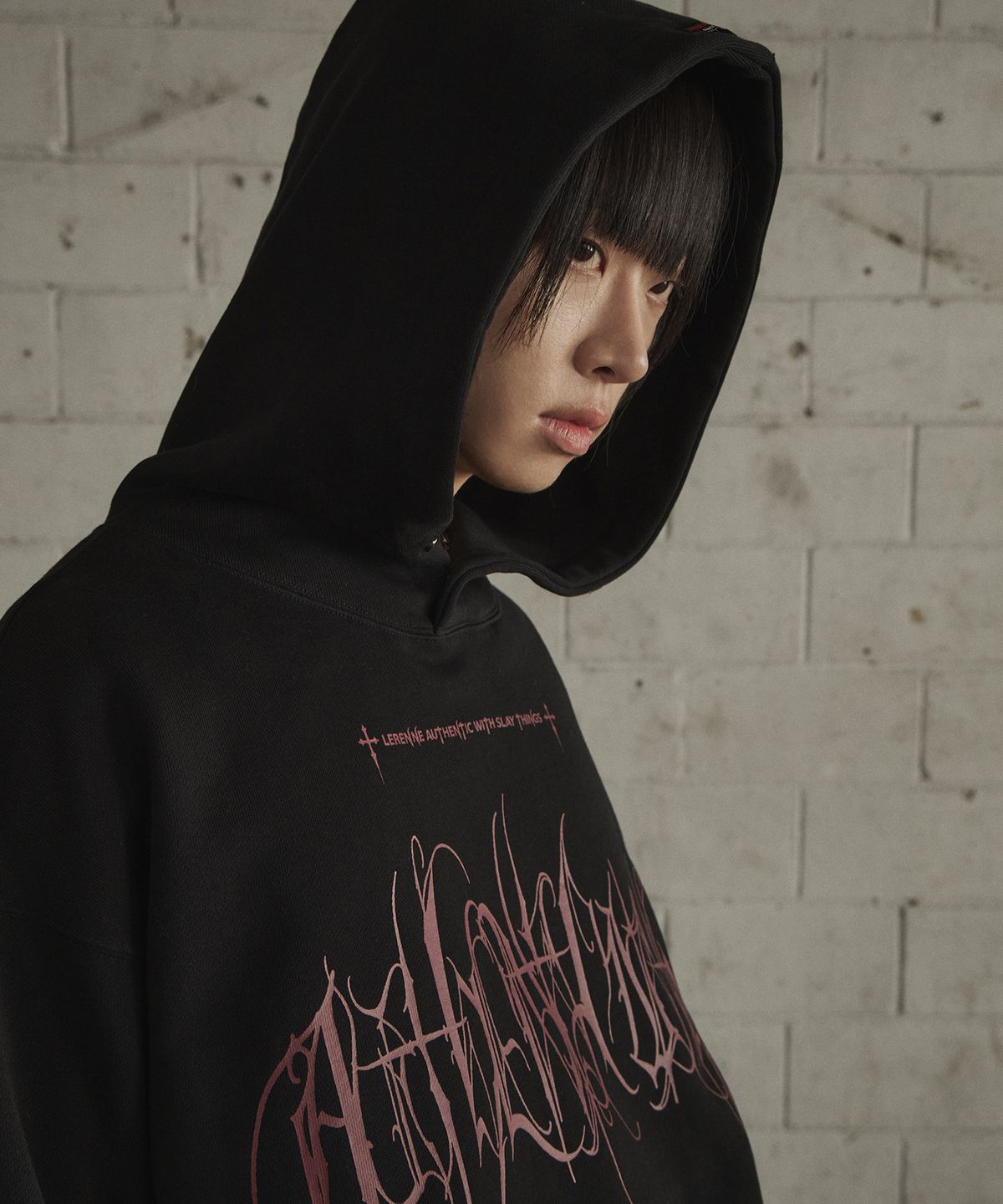 르렌느(LERENNE) Devil Over Boxy Hoodie - Black