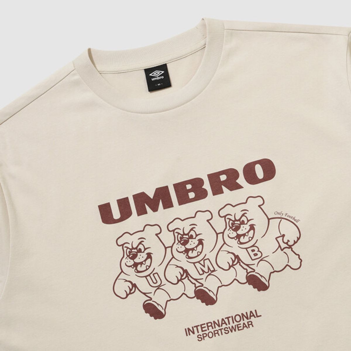 엄브로(UMBRO) 더비독 트리플 반팔 티셔츠 베이지 UR123CRS33