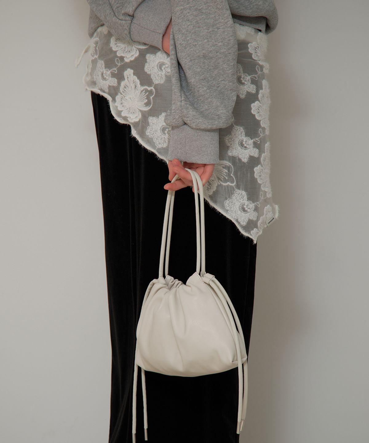 까르몽드(CARMONDE) Eira Scarf_ivory