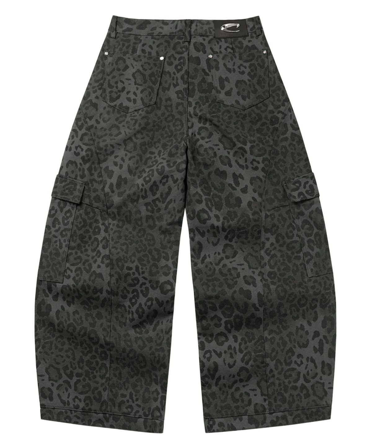 르렌느(LERENNE) Leopard Curved Cargo Pants - Charcoal