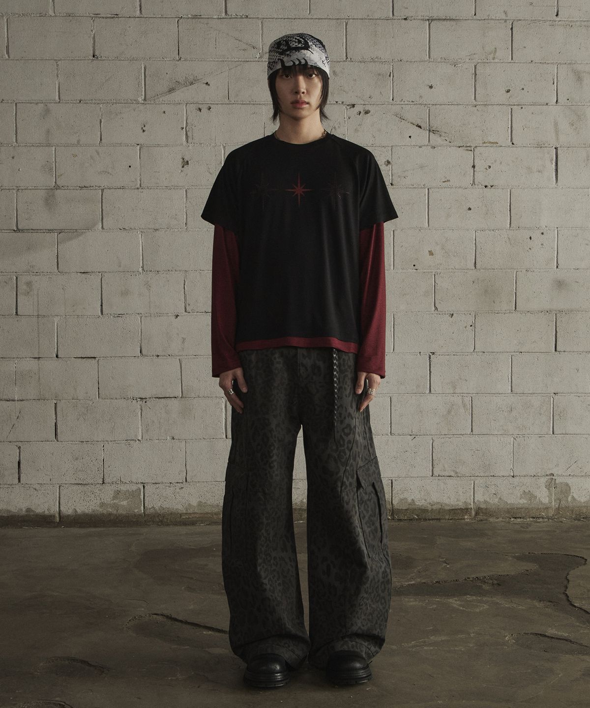 르렌느(LERENNE) Leopard Curved Cargo Pants - Charcoal