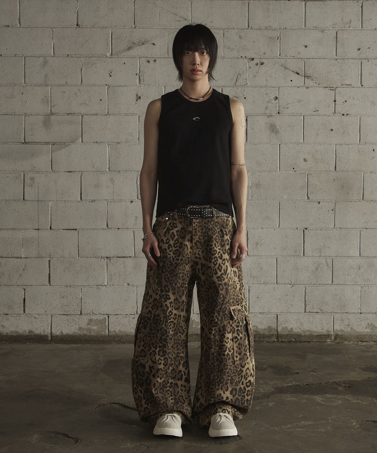 르렌느(LERENNE) Leopard Curved Cargo Pants - Beige