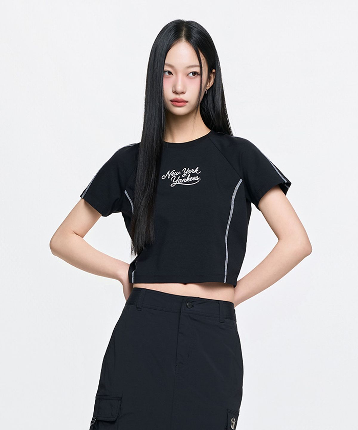 엠엘비(MLB) 여성 스포티브 트랙 크롭 반팔 티셔츠 NY (Black)