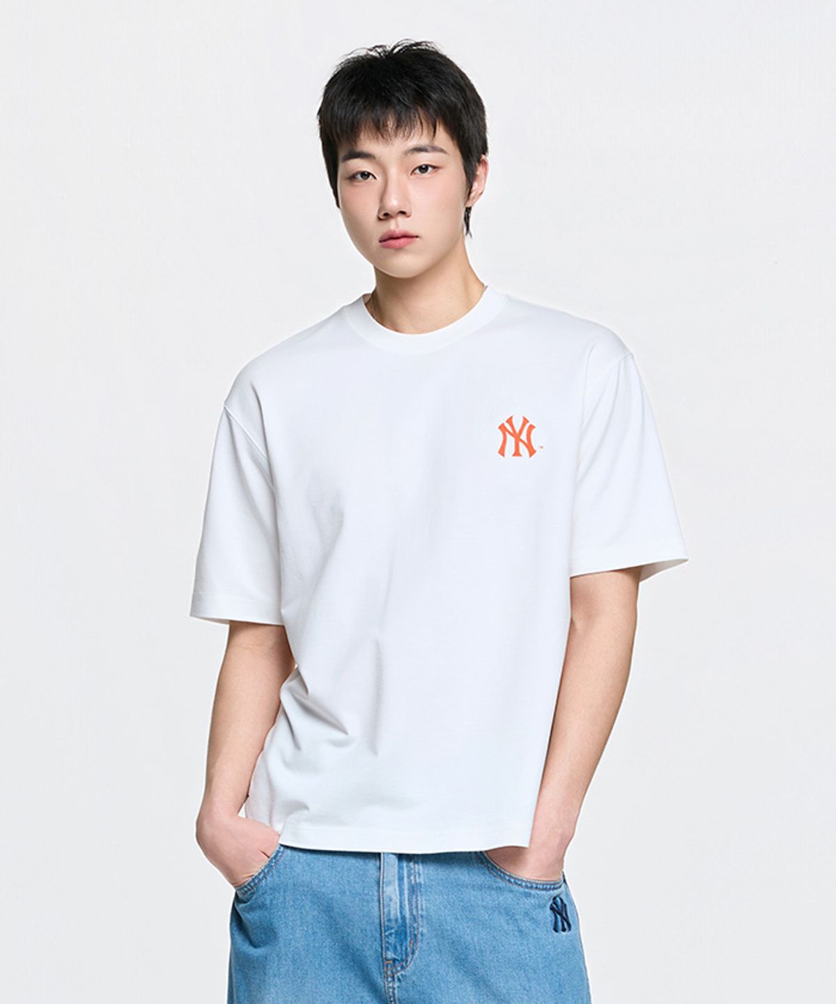 엠엘비(MLB) 빈티지 스포티브 컬시브 그래픽 반팔 티셔츠 NY (Ivory)