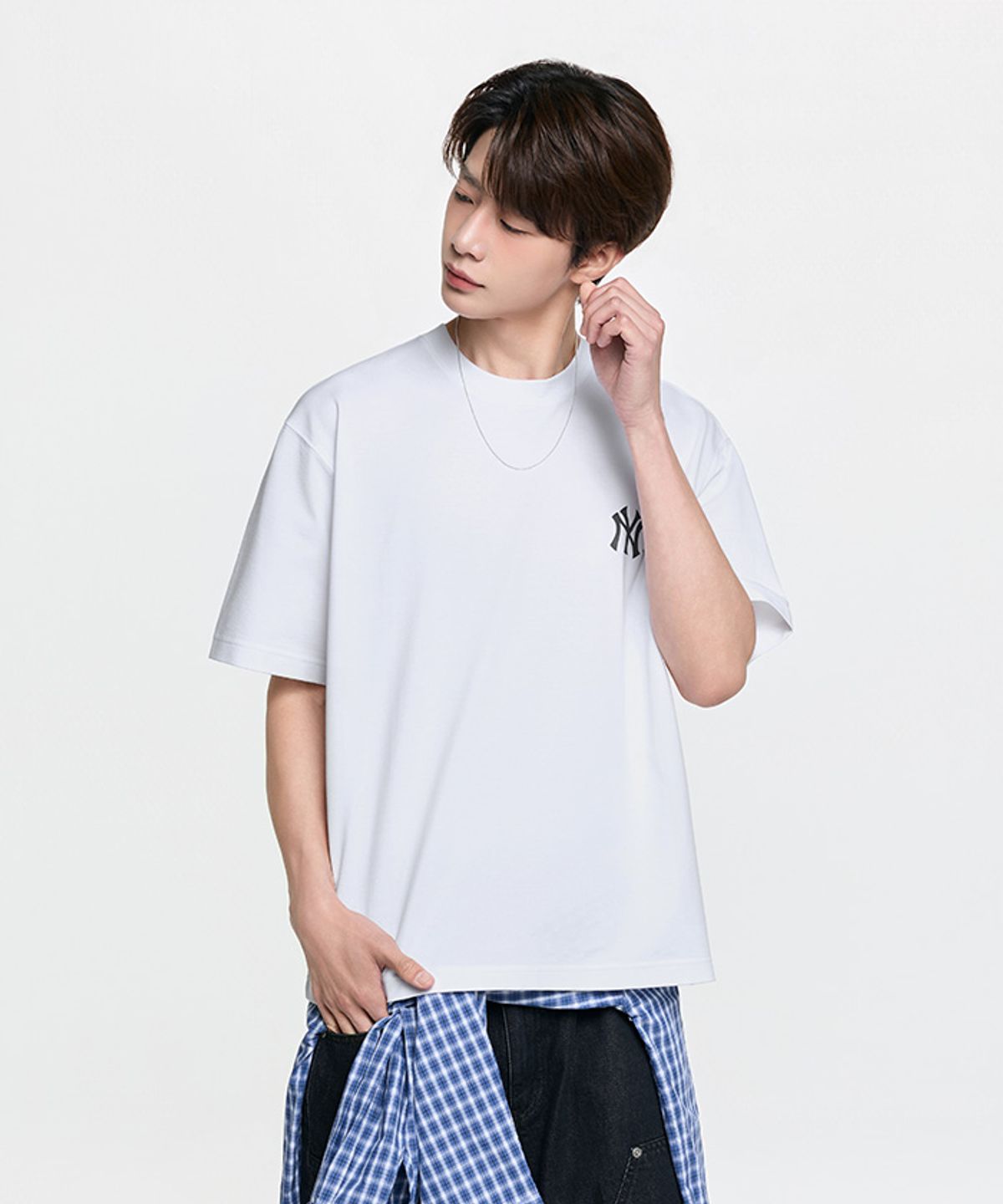 엠엘비(MLB) 빈티지 스포티브 컬시브 그래픽 반팔 티셔츠 NY (White)