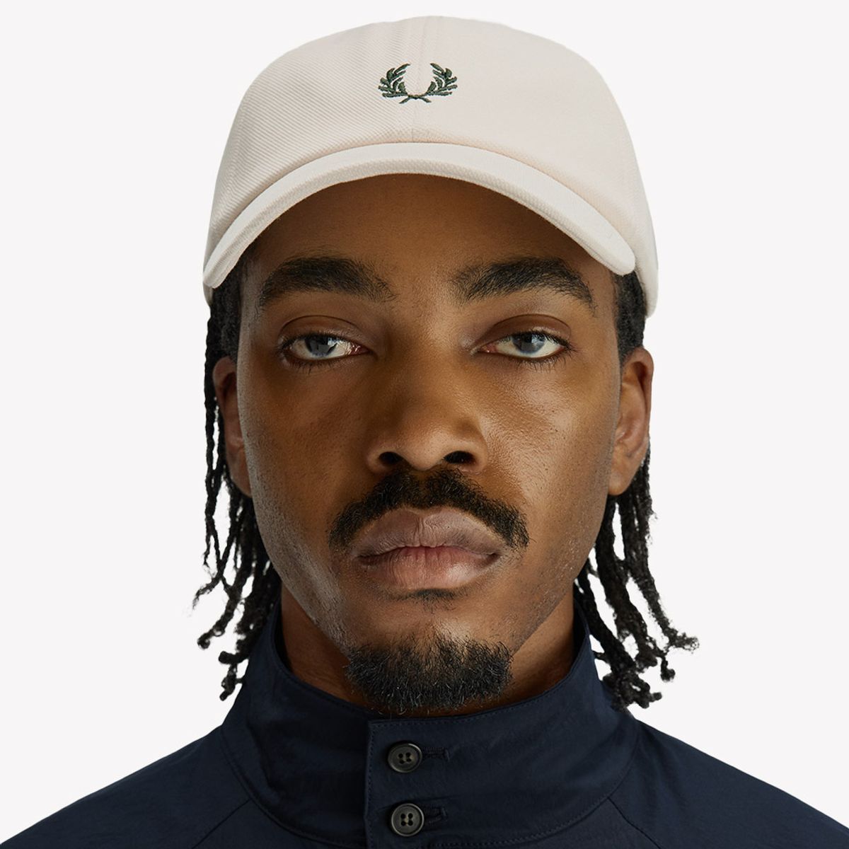 프레드페리(FRED PERRY) 피케 클래식 캡 - 에크루/그래스루츠 CFPU2612295-13B