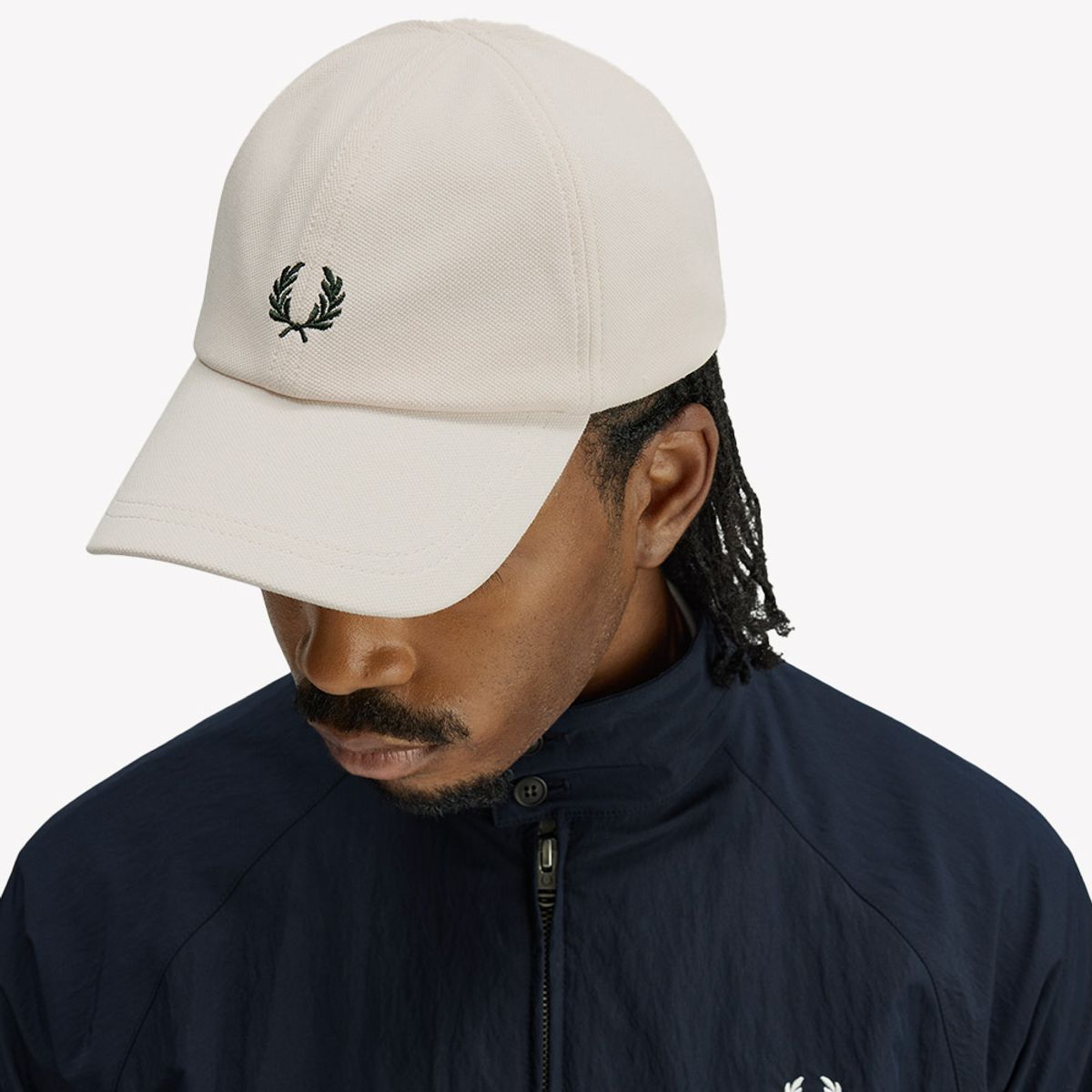 프레드페리(FRED PERRY) 피케 클래식 캡 - 에크루/그래스루츠 CFPU2612295-13B