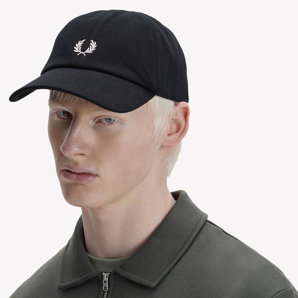 프레드페리(FRED PERRY) 피케 클래식 캡 - 블랙/스노우 화이트 CFPU2612295-843