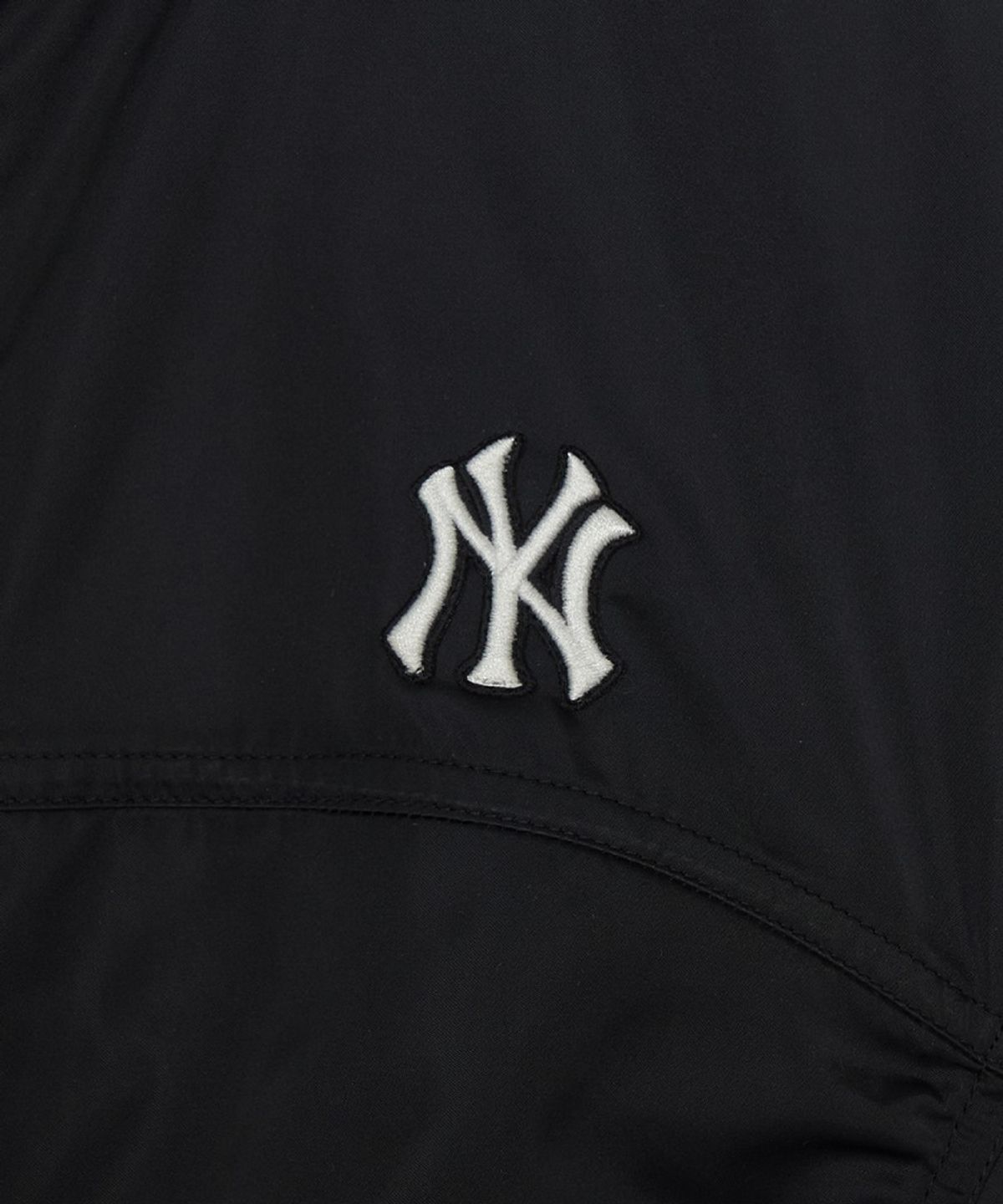 엠엘비(MLB) 여성 스포티브 새틴 셔링 바람막이 NY (Black)