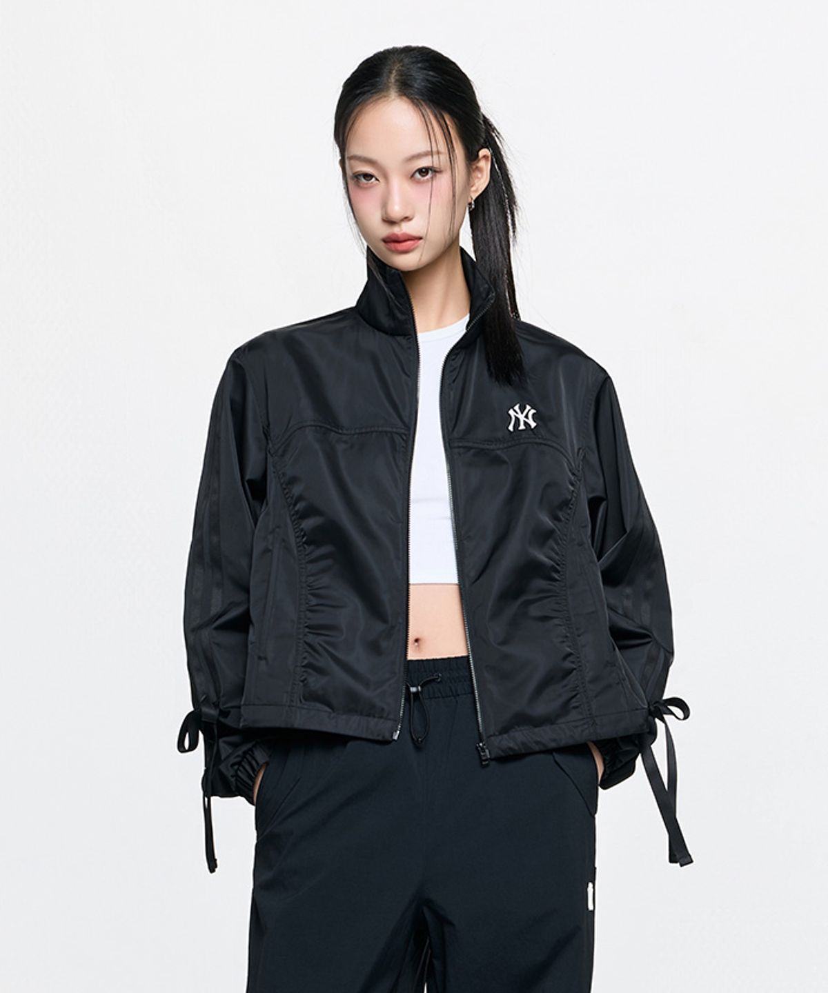 엠엘비(MLB) 여성 스포티브 새틴 셔링 바람막이 NY (Black)