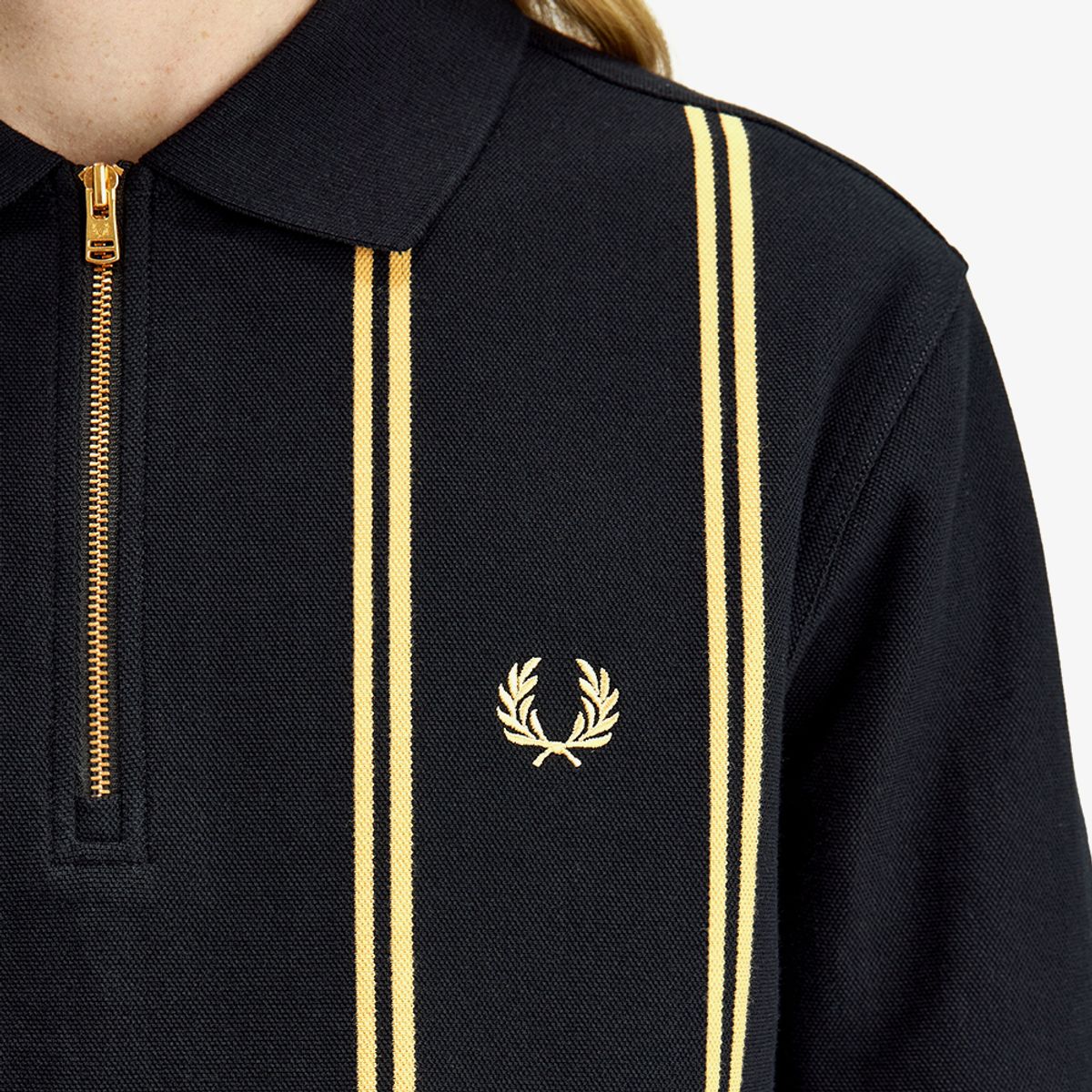 프레드페리(FRED PERRY) [Sport] 버티컬 스트라이프 폴로 셔츠 - 블랙/샴페인 AFPM2612419-90A