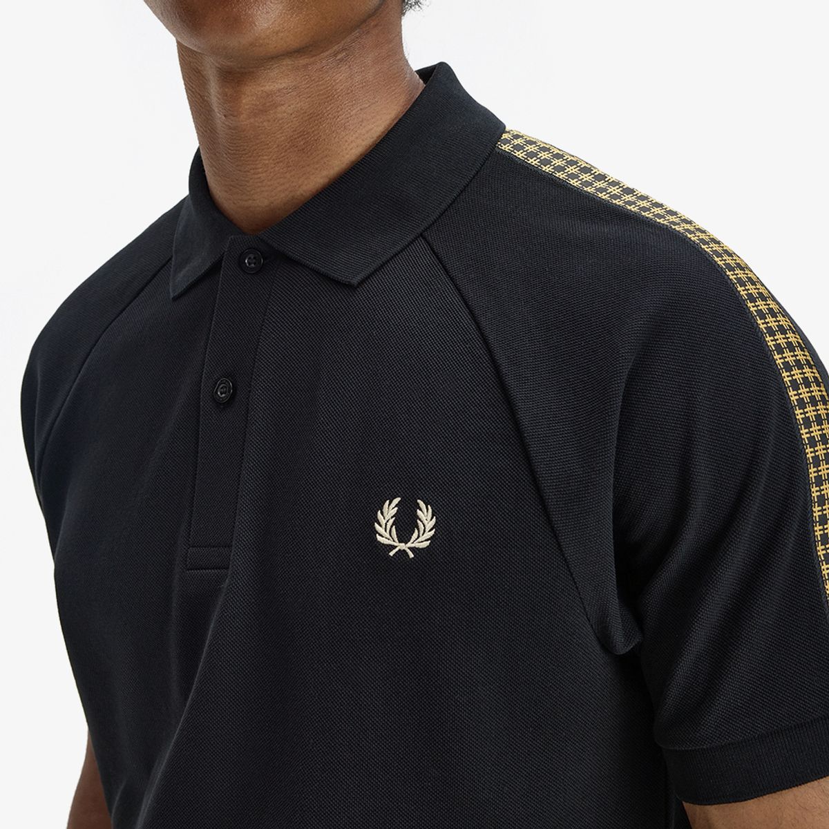 프레드페리(FRED PERRY) [Sharp] 크로스 테입 폴로 셔츠 - 블랙 AFPM2612304-102