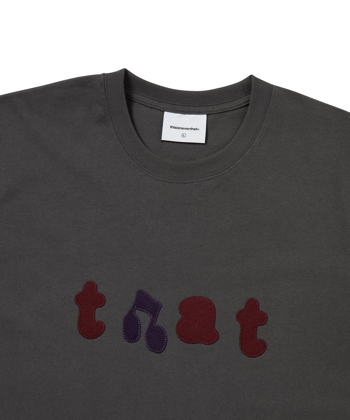 디스이즈네버댓(THISISNEVERTHAT) that Applique Tee Charcoal