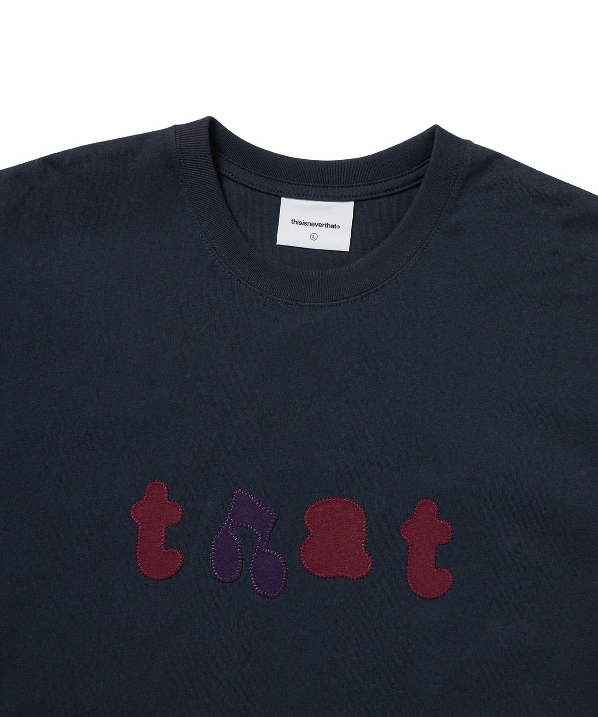 디스이즈네버댓(THISISNEVERTHAT) that Applique Tee Navy