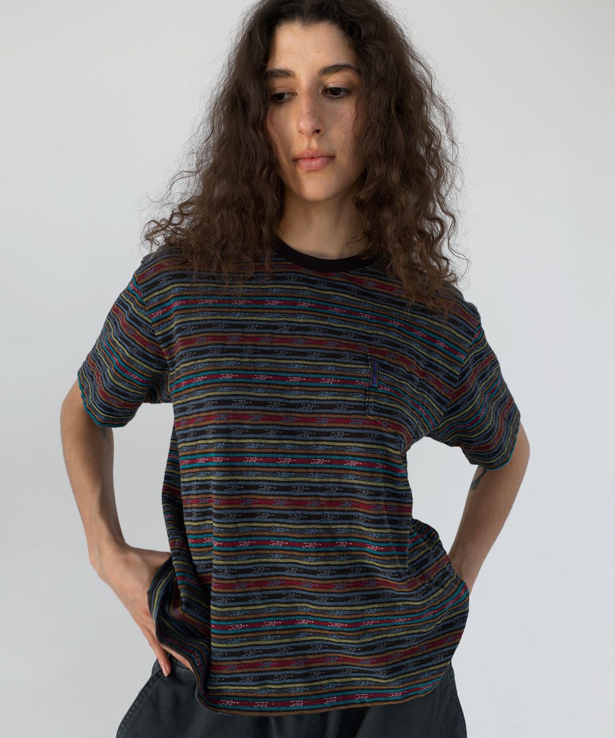 디스이즈네버댓(THISISNEVERTHAT) BE Striped Tee Brown