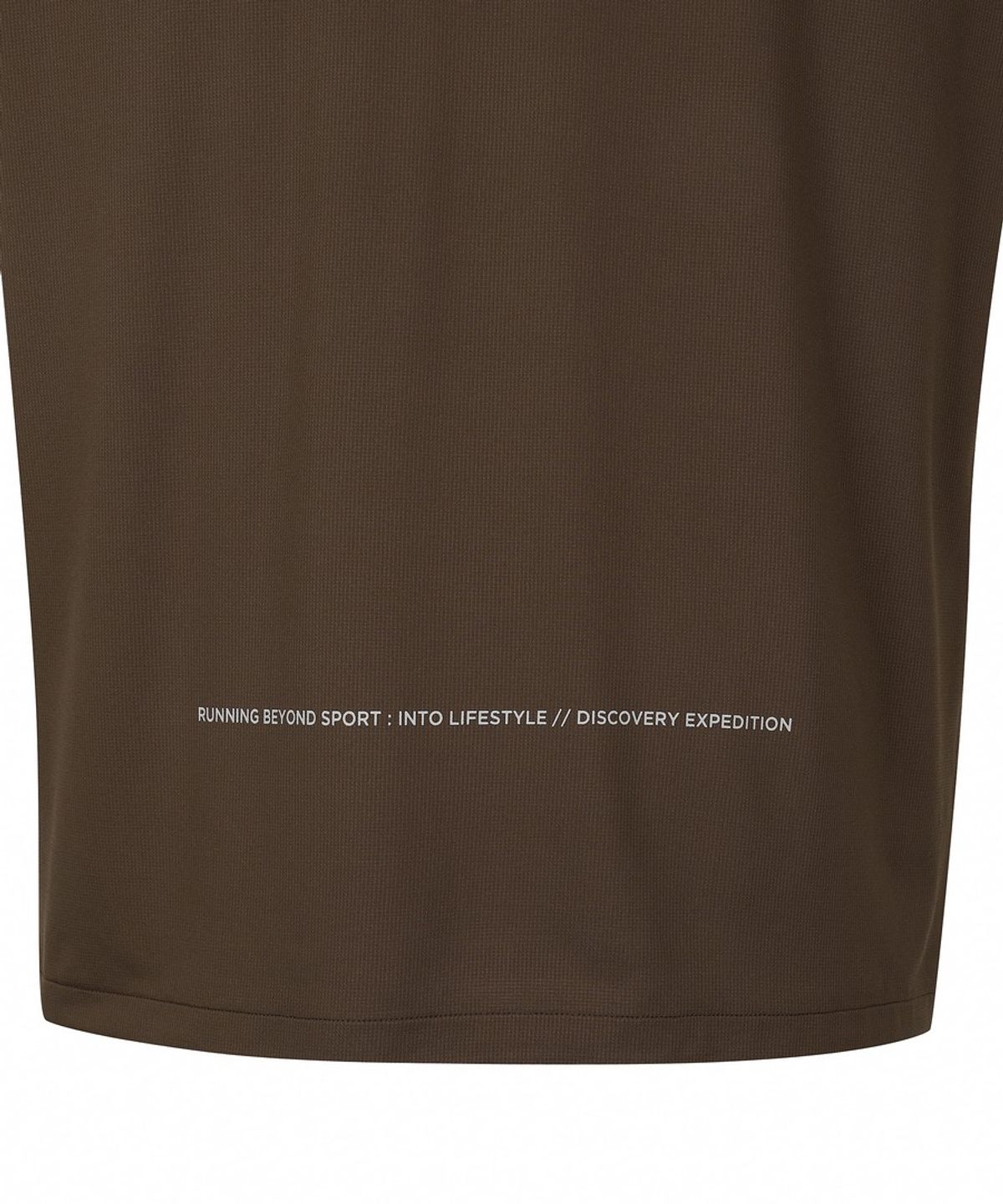 디스커버리 익스페디션(DISCOVERY EXPEDITION) 남성 로고포인트 러닝 티셔츠 (Brown)
