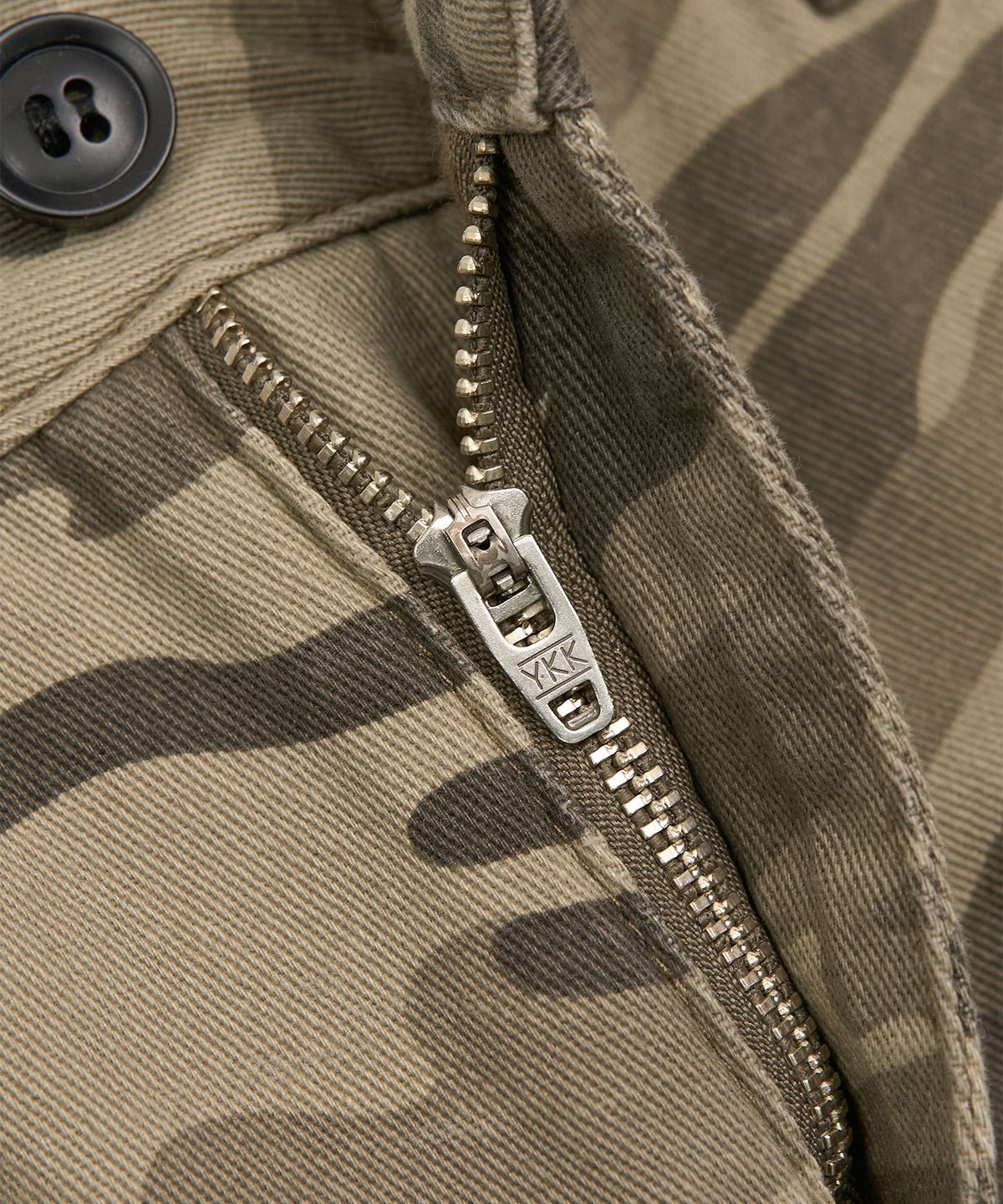 페플리(PEPLEE) Tuck Strap Camo Capri Pants (Beige)