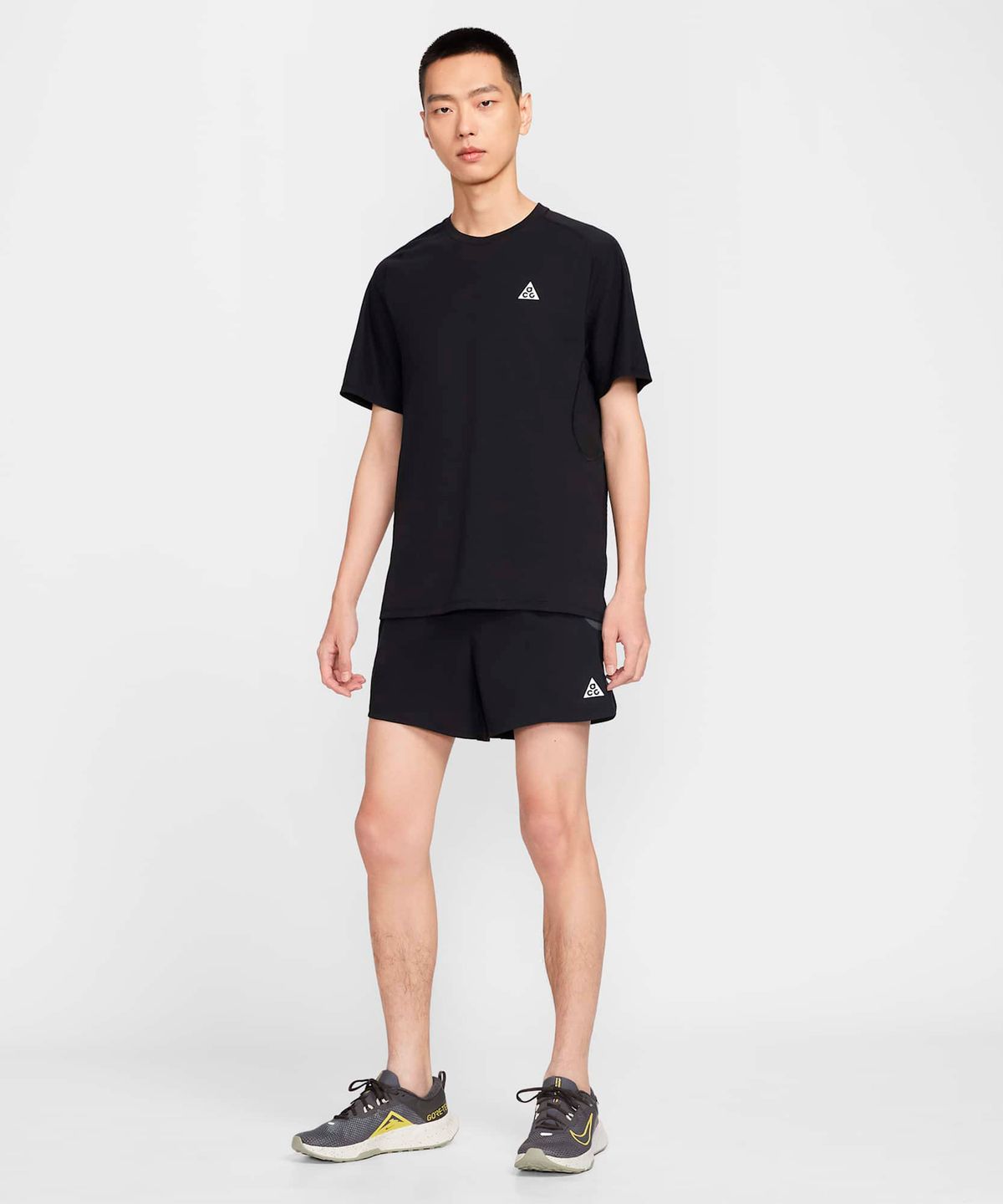 나이키(NIKE) ACG 솔라 체이스 드라이 핏 ADV 트레일 러닝 탑 M - 블랙:서밋 화이트 / IO9678-010