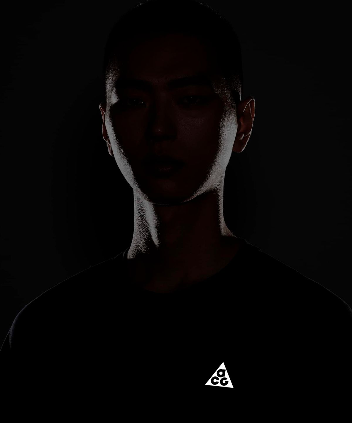나이키(NIKE) ACG 솔라 체이스 드라이 핏 ADV 트레일 러닝 탑 M - 블랙:서밋 화이트 / IO9678-010