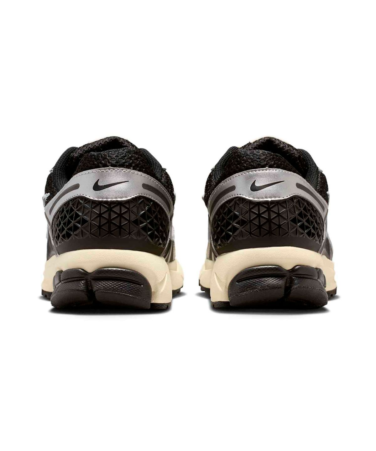 나이키(NIKE) 줌 보메로 5 M - 블랙:메탈릭 실버:코코넛 밀크:크롬 / IM3486-003