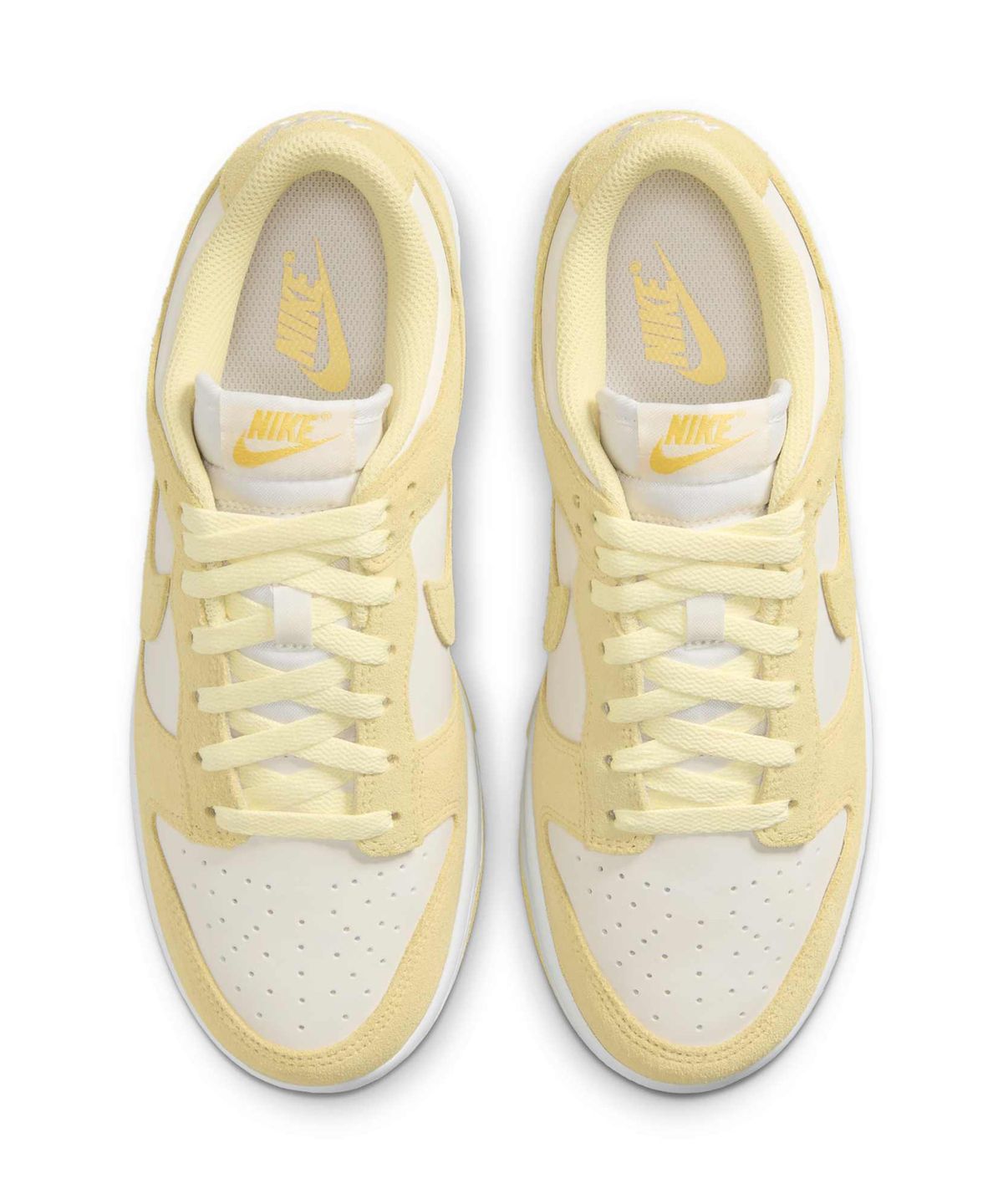 나이키(NIKE) 덩크 로우 스웨이드 W - 세일:화이트:메탈릭 실버:소프트 옐로우 / IO4244-104