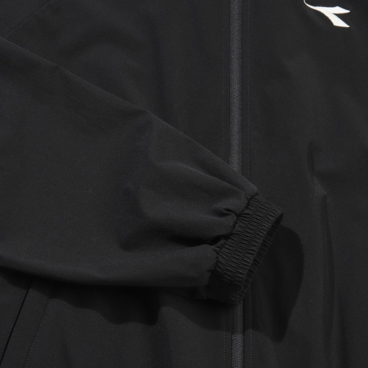 디아도라(diadora) 아이콘 트랙 자켓 BLACK