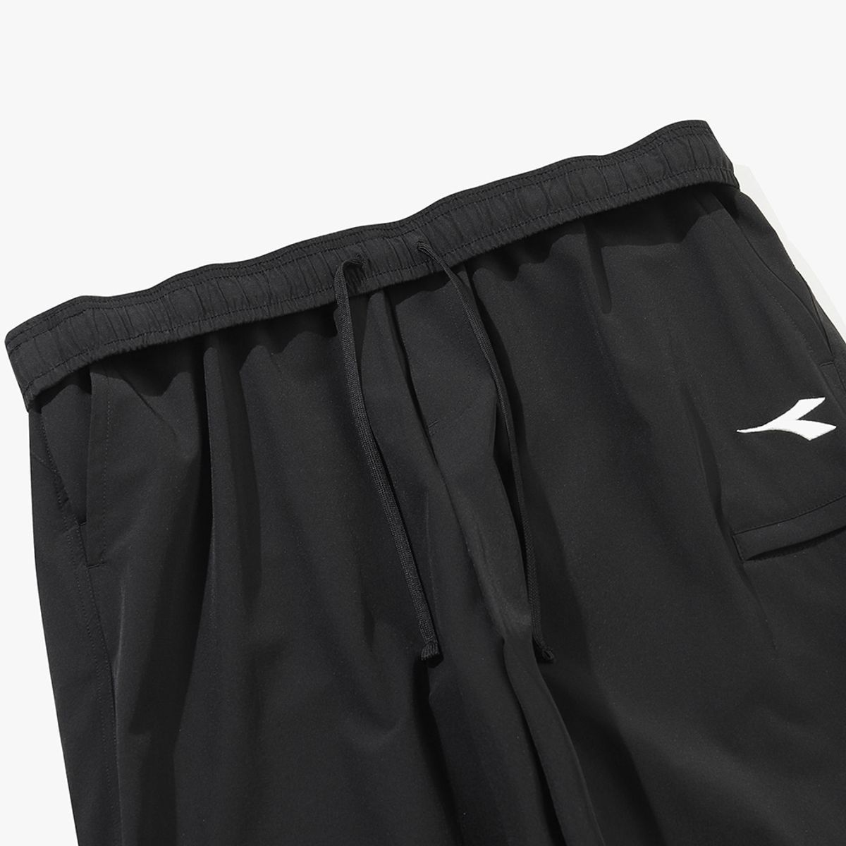 디아도라(diadora) 아이콘 트랙 팬츠 BLACK