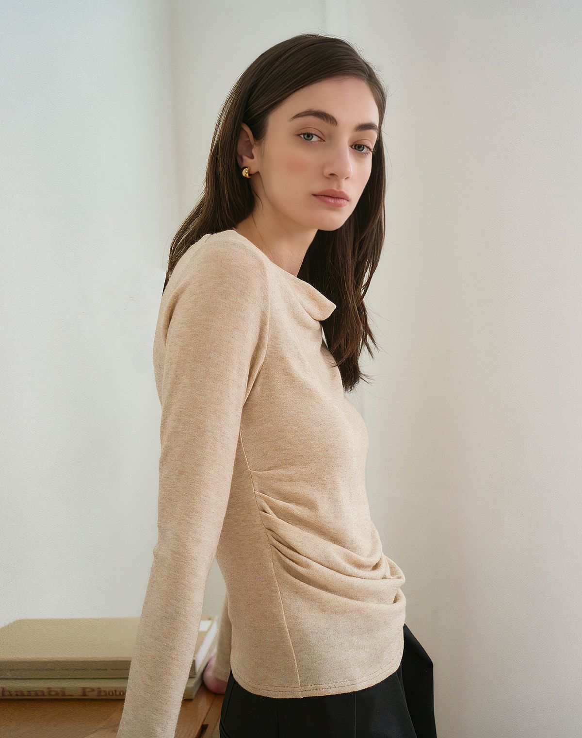 지에마르(GIEMAR) DRAPE SHIRRING TEE OATMEAL 드레이프 셔링티 오트밀