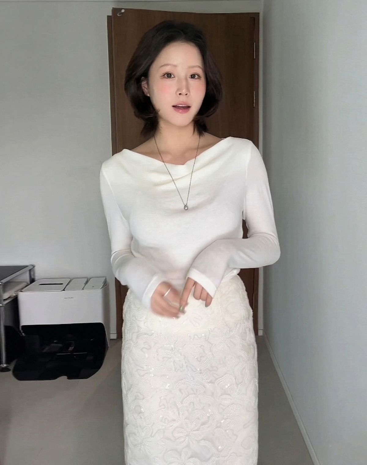 지에마르(GIEMAR) DRAPE SHIRRING TEE IVORY 드레이프 셔링티 아이보리