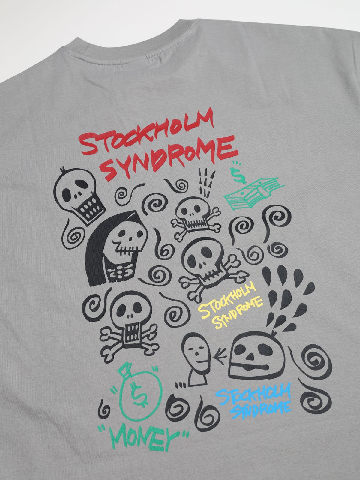 스톡홀름 신드롬(STOCKHOLM SYNDROME) 두들 스컬 티 - 그레이