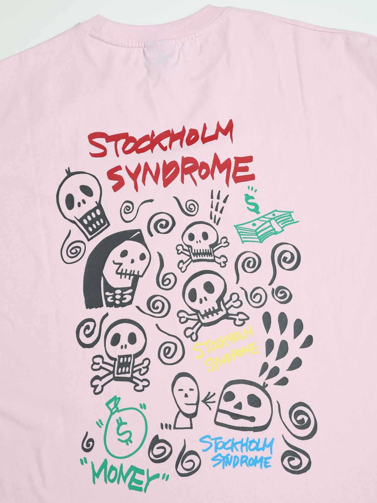 스톡홀름 신드롬(STOCKHOLM SYNDROME) 두들 스컬 티 - 핑크
