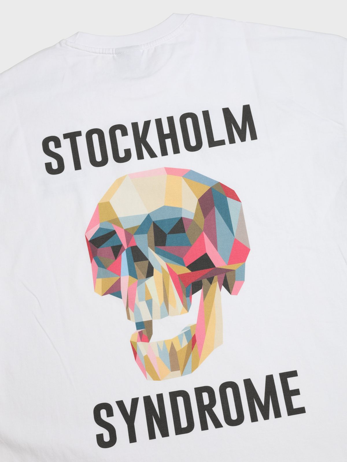 스톡홀름 신드롬(STOCKHOLM SYNDROME) 스톡홀름신드롬 스컬 티 - 화이트