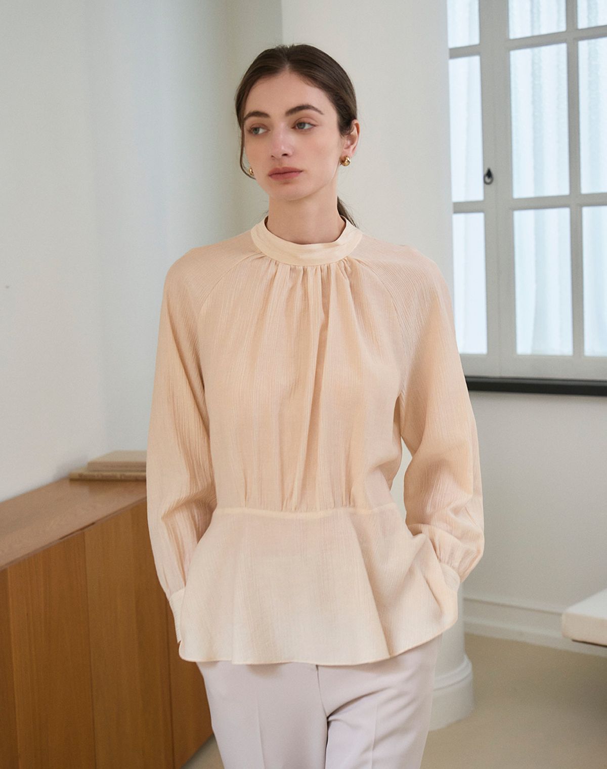 지에마르(GIEMAR) RAGLAN BLOUSE BEIGE 래글런 블라우스 베이지