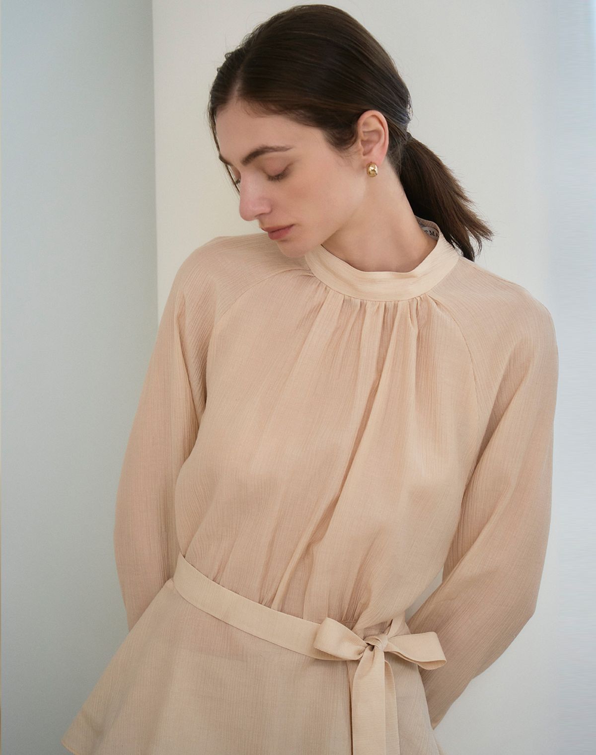 지에마르(GIEMAR) RAGLAN BLOUSE BEIGE 래글런 블라우스 베이지