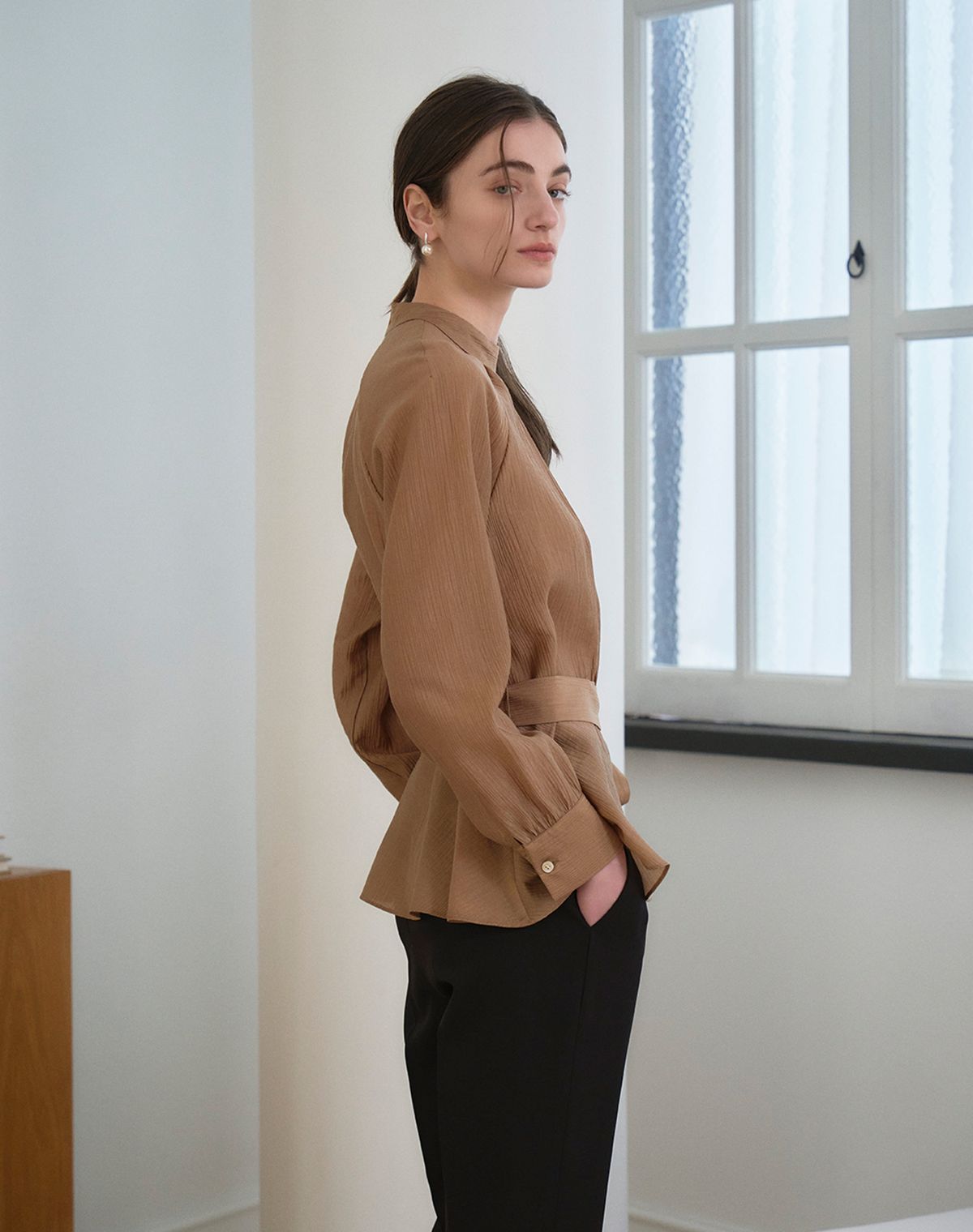 지에마르(GIEMAR) RAGLAN BLOUSE BROWN 래글런 블라우스 브라운