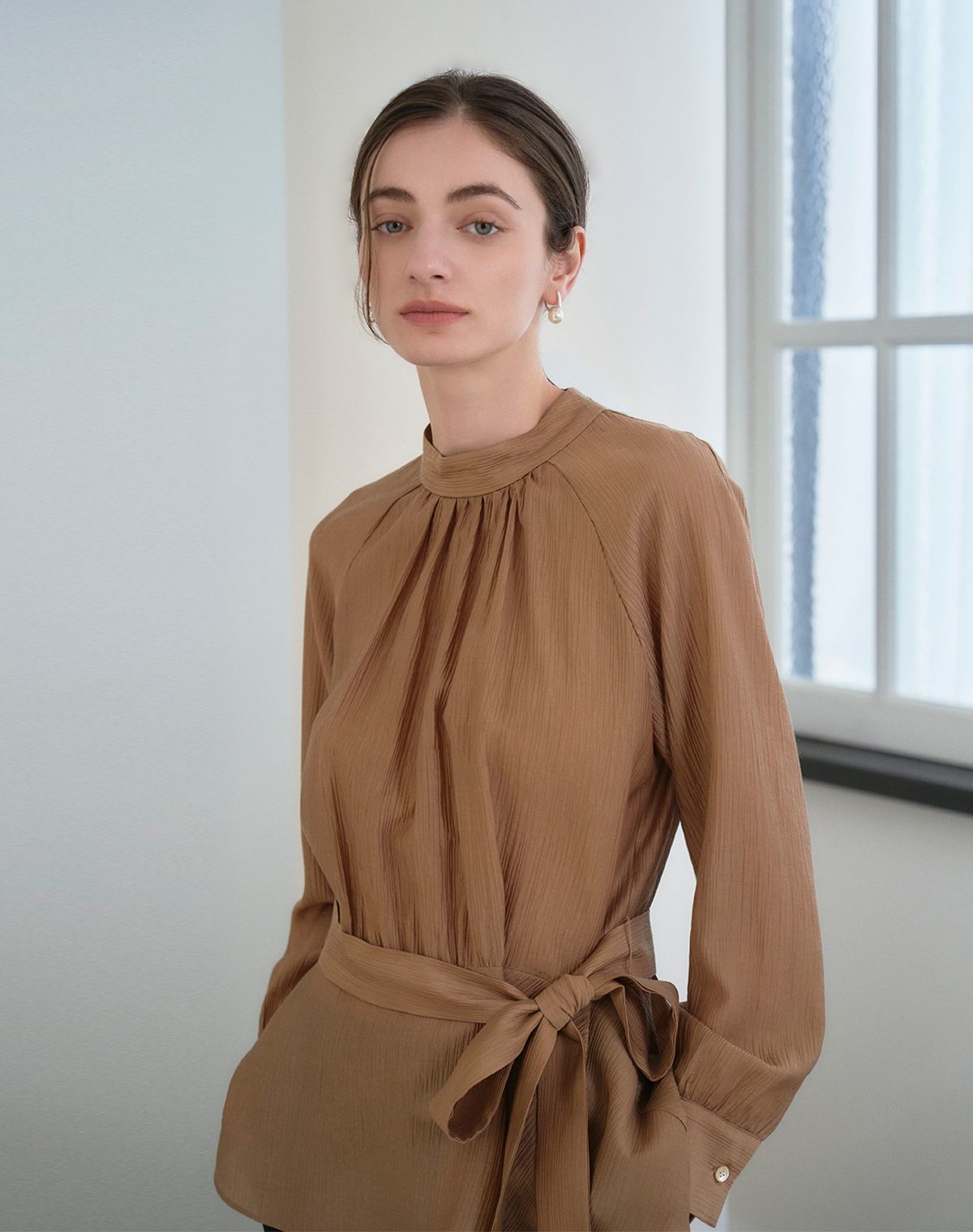지에마르(GIEMAR) RAGLAN BLOUSE BROWN 래글런 블라우스 브라운