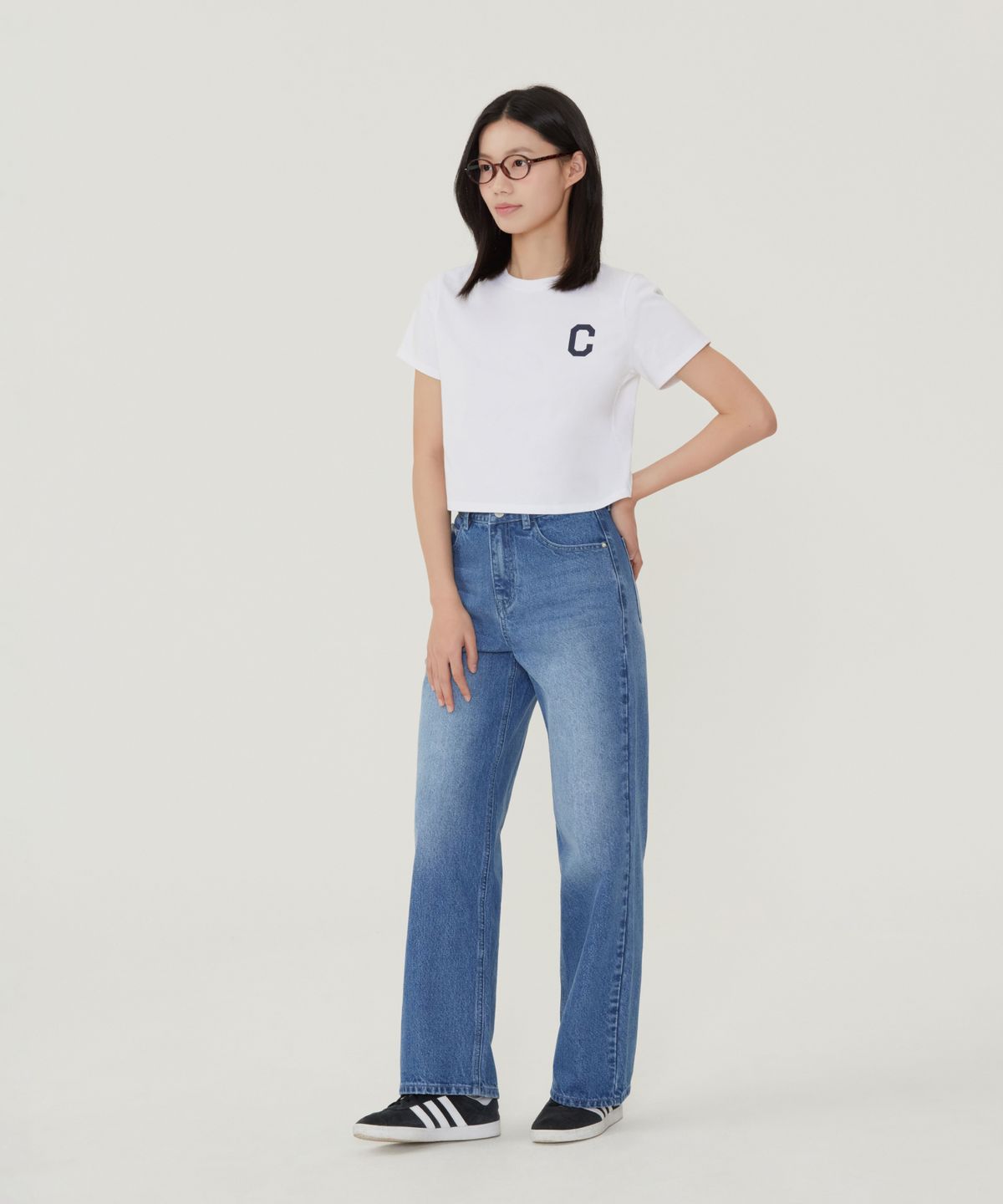 커버낫 우먼(COVERNAT WOMAN) 우먼 크롭 쿨코튼 C로고 티셔츠 오트밀