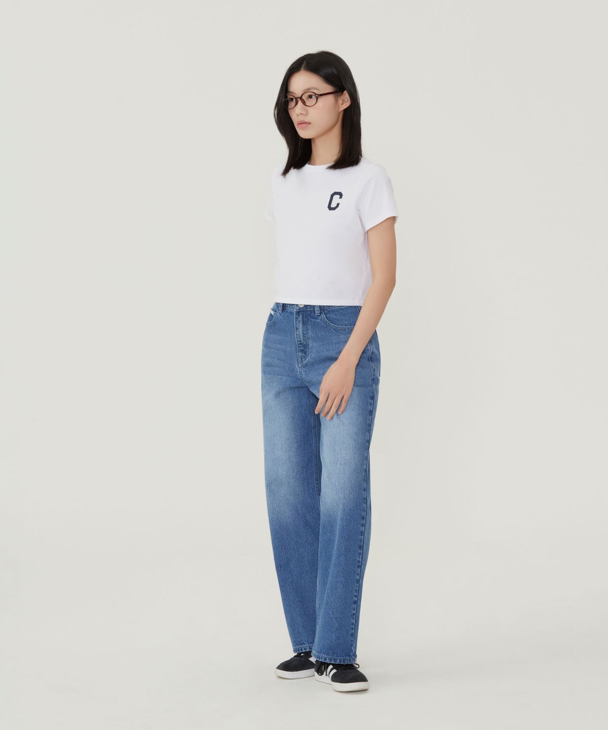 커버낫 우먼(COVERNAT WOMAN) 우먼 크롭 쿨코튼 C로고 티셔츠 화이트